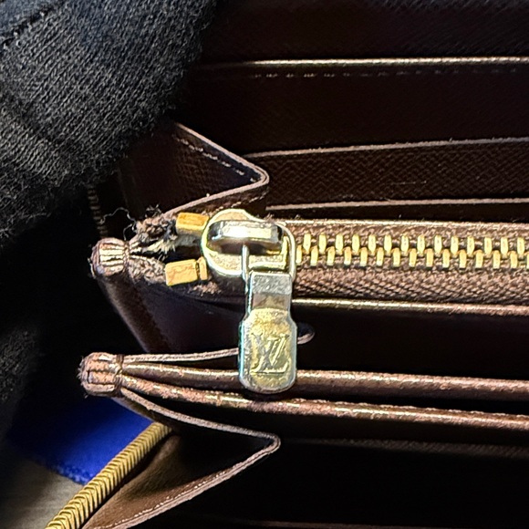 Louis Vuitton Damier Ebene Long Wallet with Leopard Heart Keychain - Picture 9 of 12